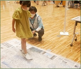 新聞紙スリッパ