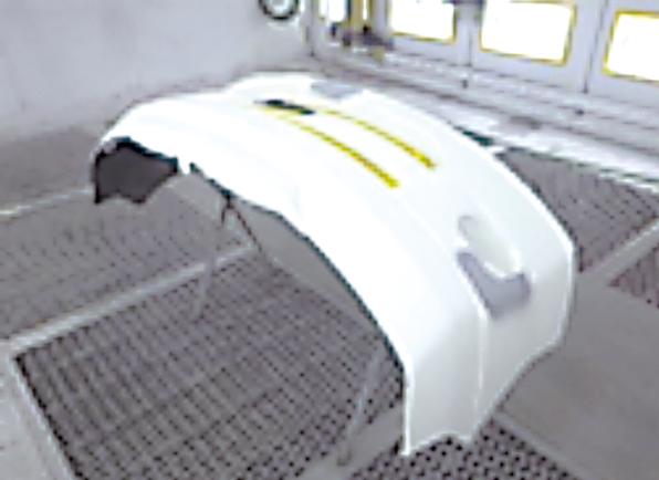 損傷した車輛の部品例