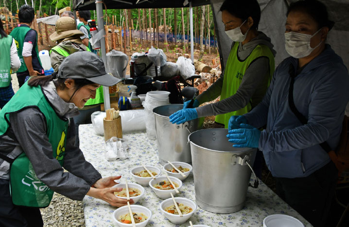 昼食は地産食材を使ったほうとう