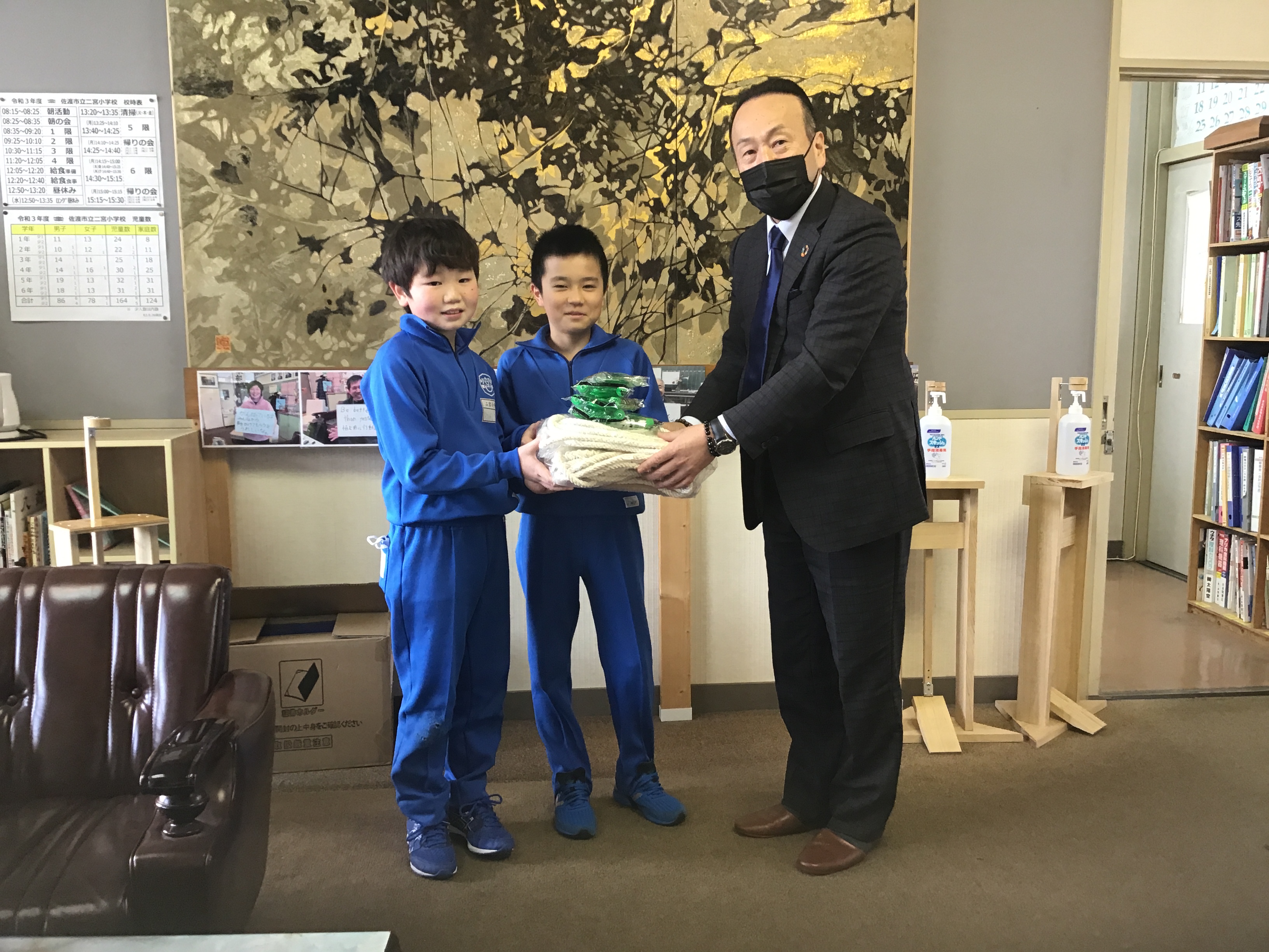 20220128二宮小学校寄贈（２）.jpg