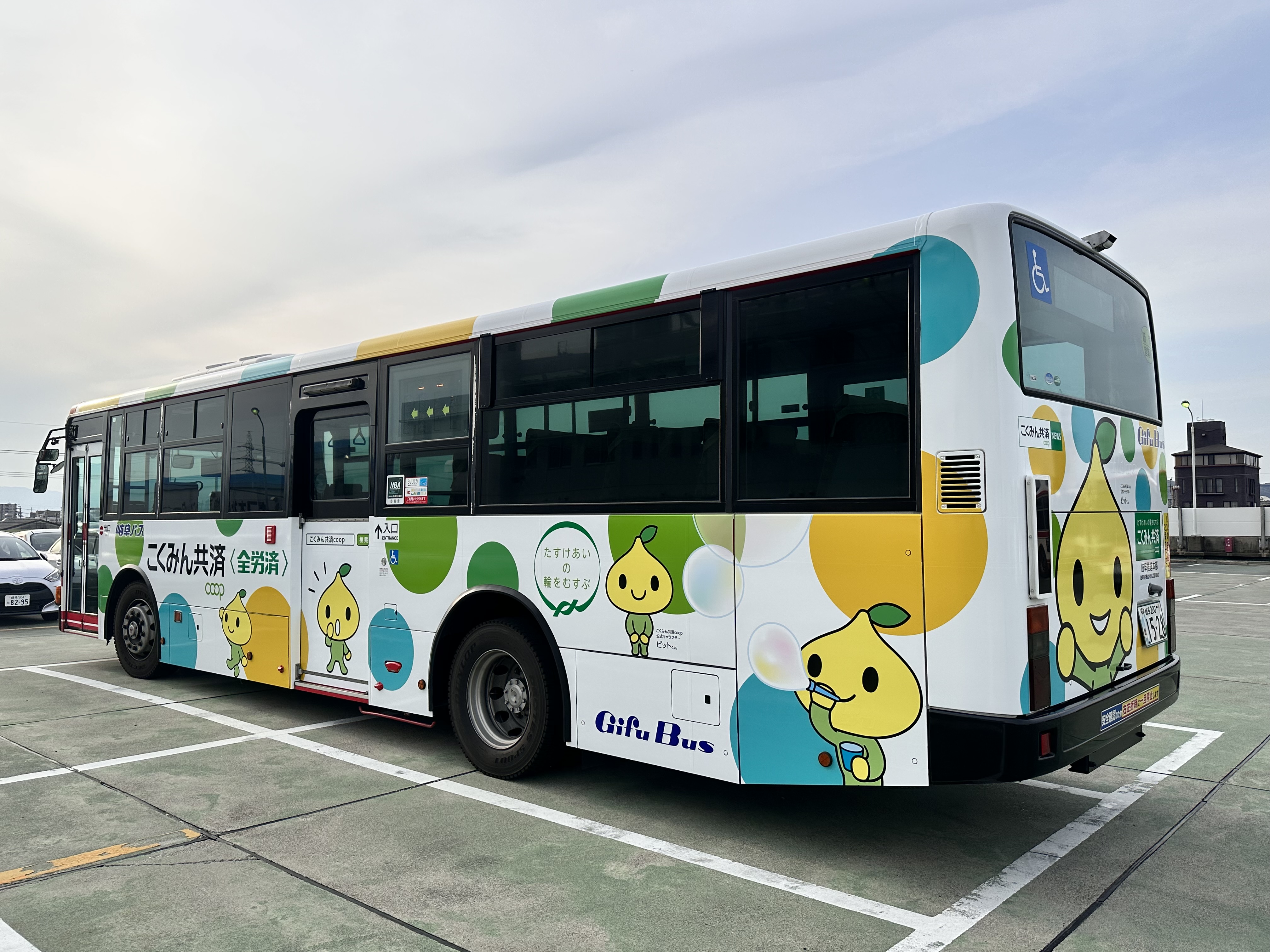 (掲出写真3)ラッピングバス_こくみん共済様_岐南1528号車.jpeg